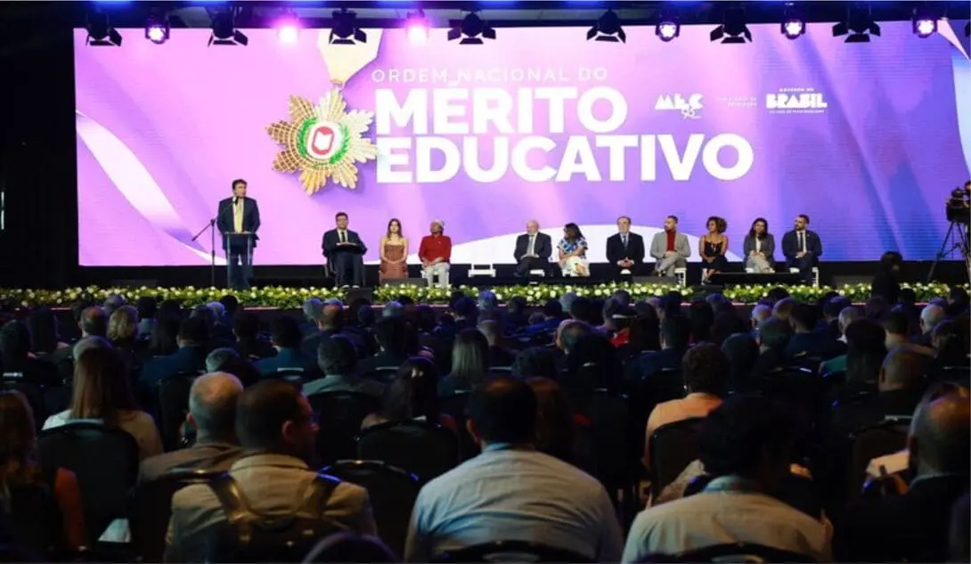 ALMANAQUE-DO-ESTUDANTE-Imagem-para-o-artigo-A-Educacao-Como-Patrimonio-Nacional-Lula-Entrega-a-Ordem-Nacional-do-Merito-Educativo.webp