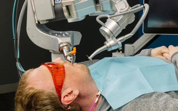 ALMANAQUE-DO-ESTUDANTE-Imagem-Para-o-Artigo-O-robo-dentista-chegou-Inteligencia-Artificial-promete-restaurar-dentes-em-apenas-15-minutos-I.webp