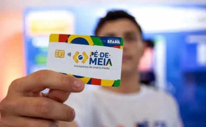 ALMANAQUE-DO-ESTUDANTE-Imagem-Para-o-Artigo-Pe-de-Meia-Abandono-escolar-no-Ensino-Medio-atinge-menor-nivel-desde-2007-I.webp